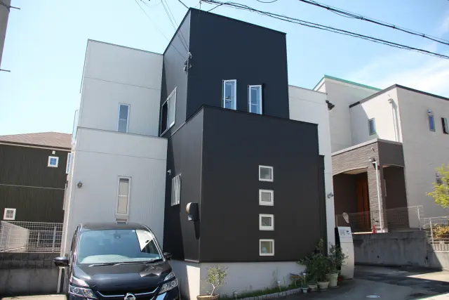 コタペタ様塗装依頼 バイクのタンクに刺青風和柄、描き終わったのでクリアー入れてみました