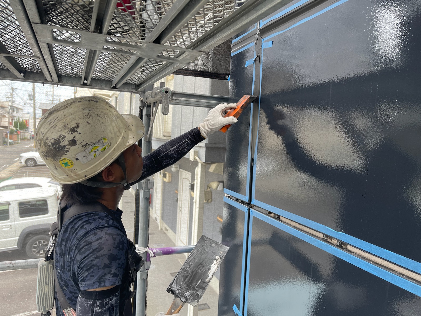 コーキング目地ならし作業