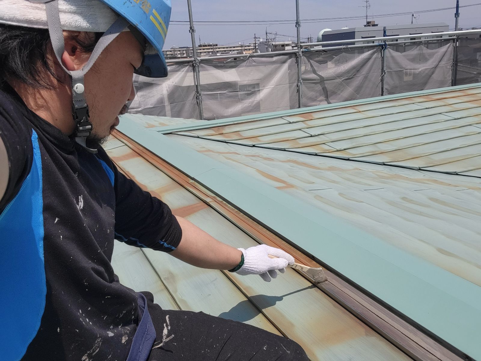 屋根錆化部錆転換材塗布作業