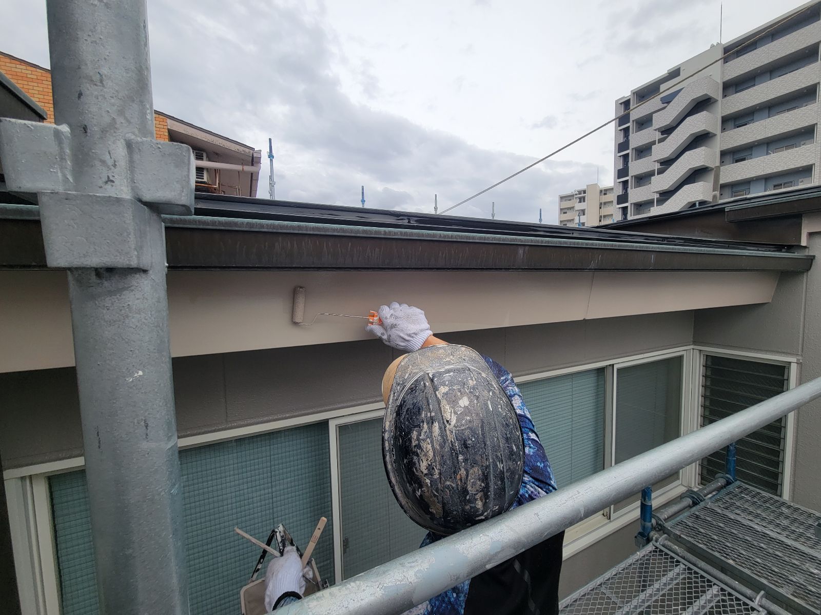 鼻隠し板金上塗り塗装
