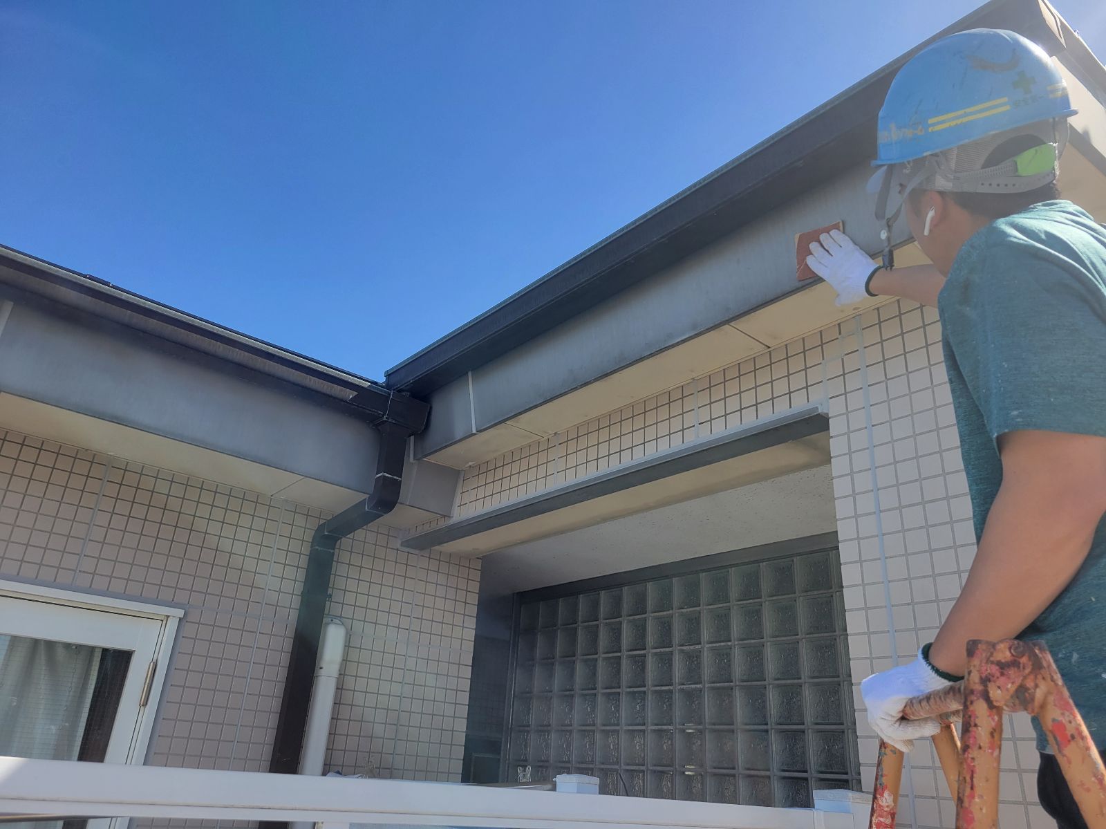 破風・鼻隠し板金研磨作業