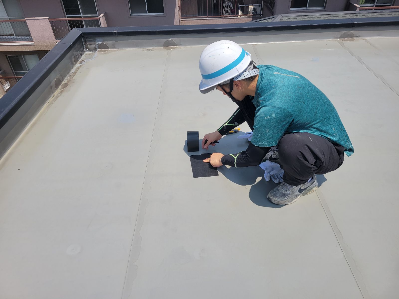 屋上防水防水テープ張り作業