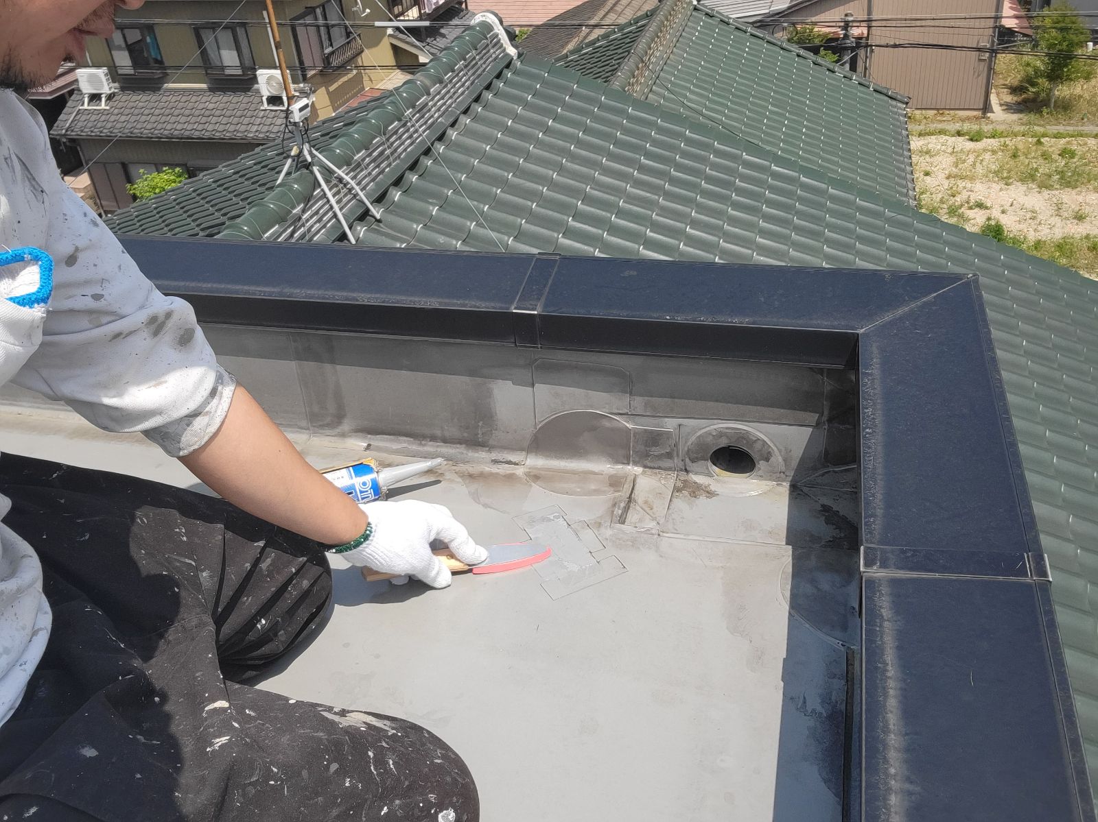 屋上防水コーキング補修作業