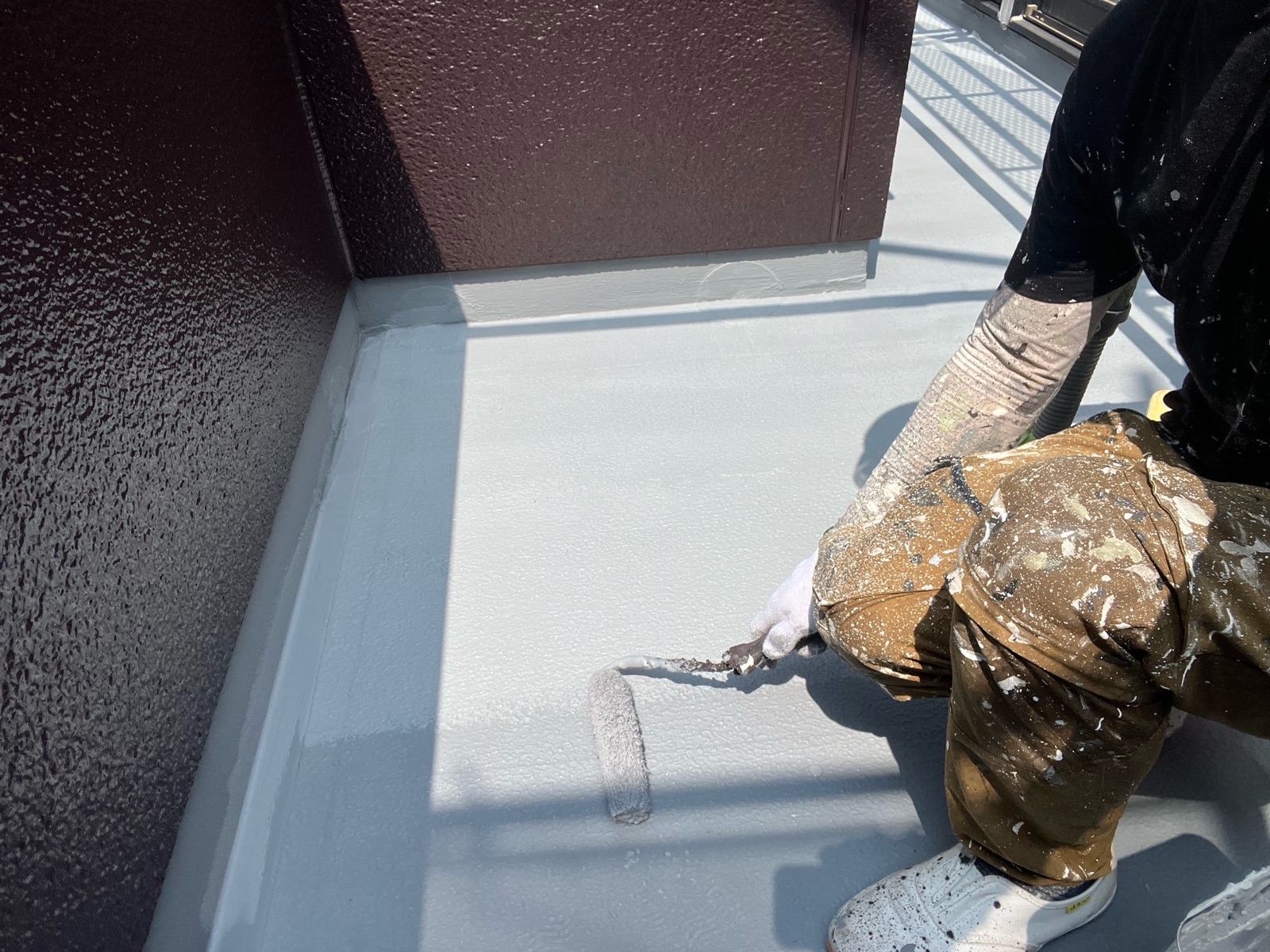 バルコニー中塗り塗装２　簡易防水塗料