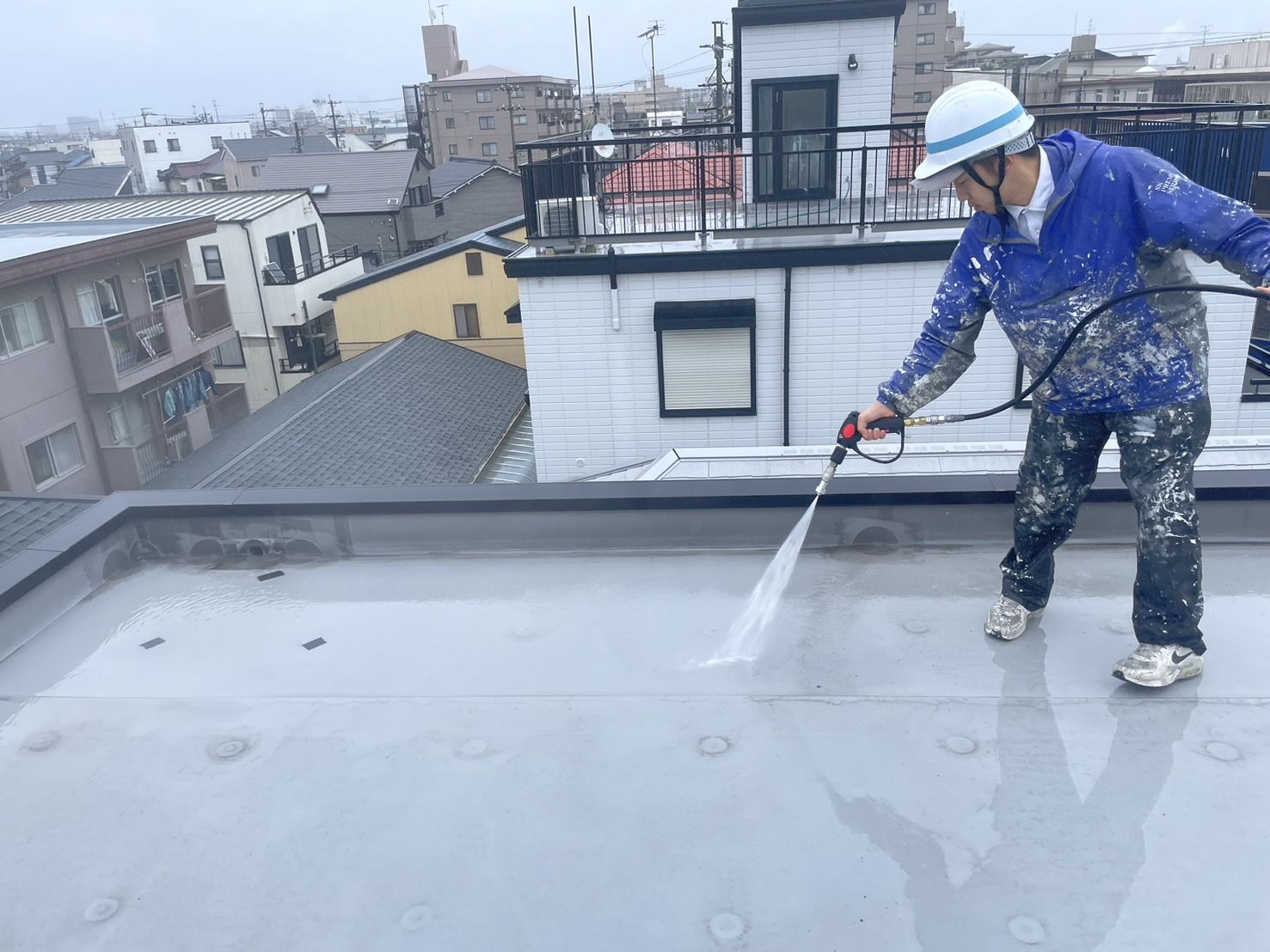 屋上防水高圧洗浄作業