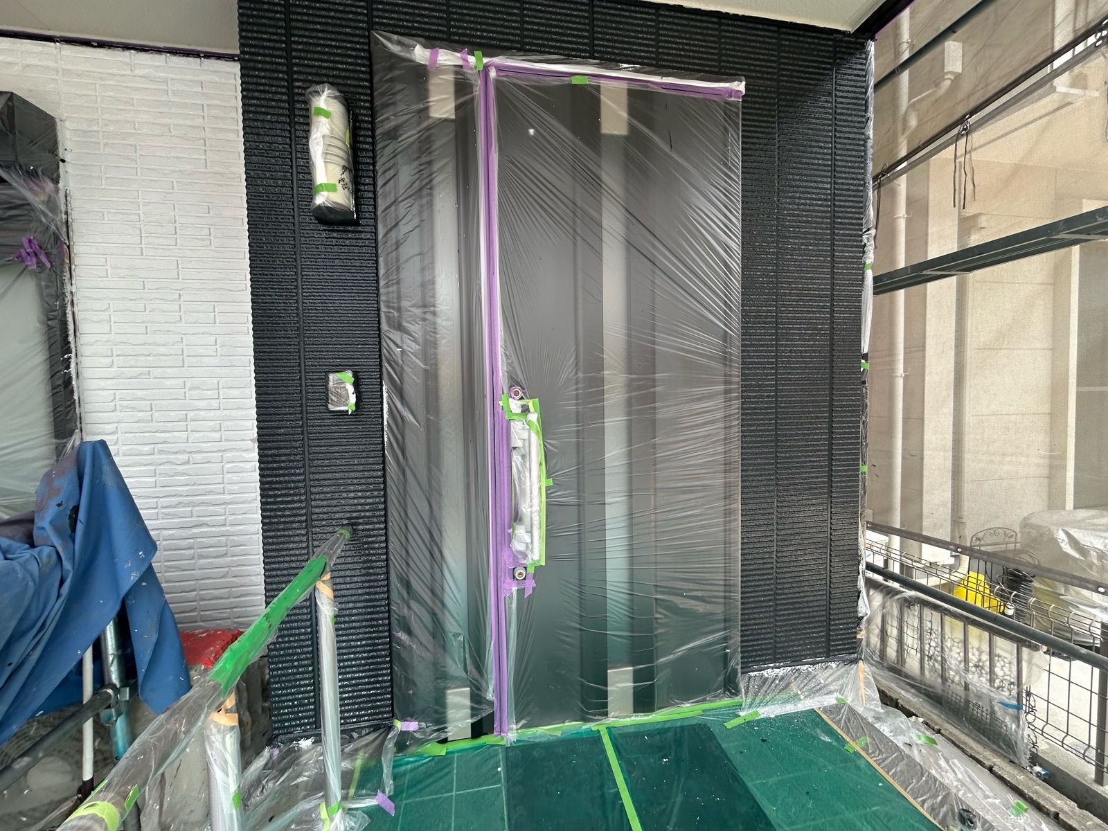 窓周り養生作業