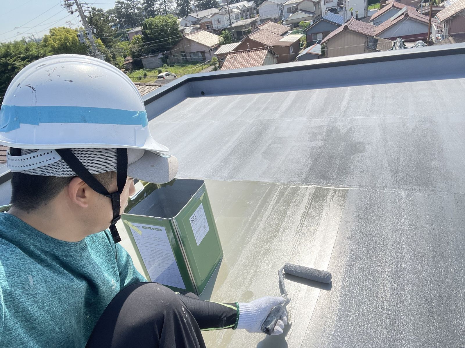 屋上防水中塗り塗装１　簡易防水塗料