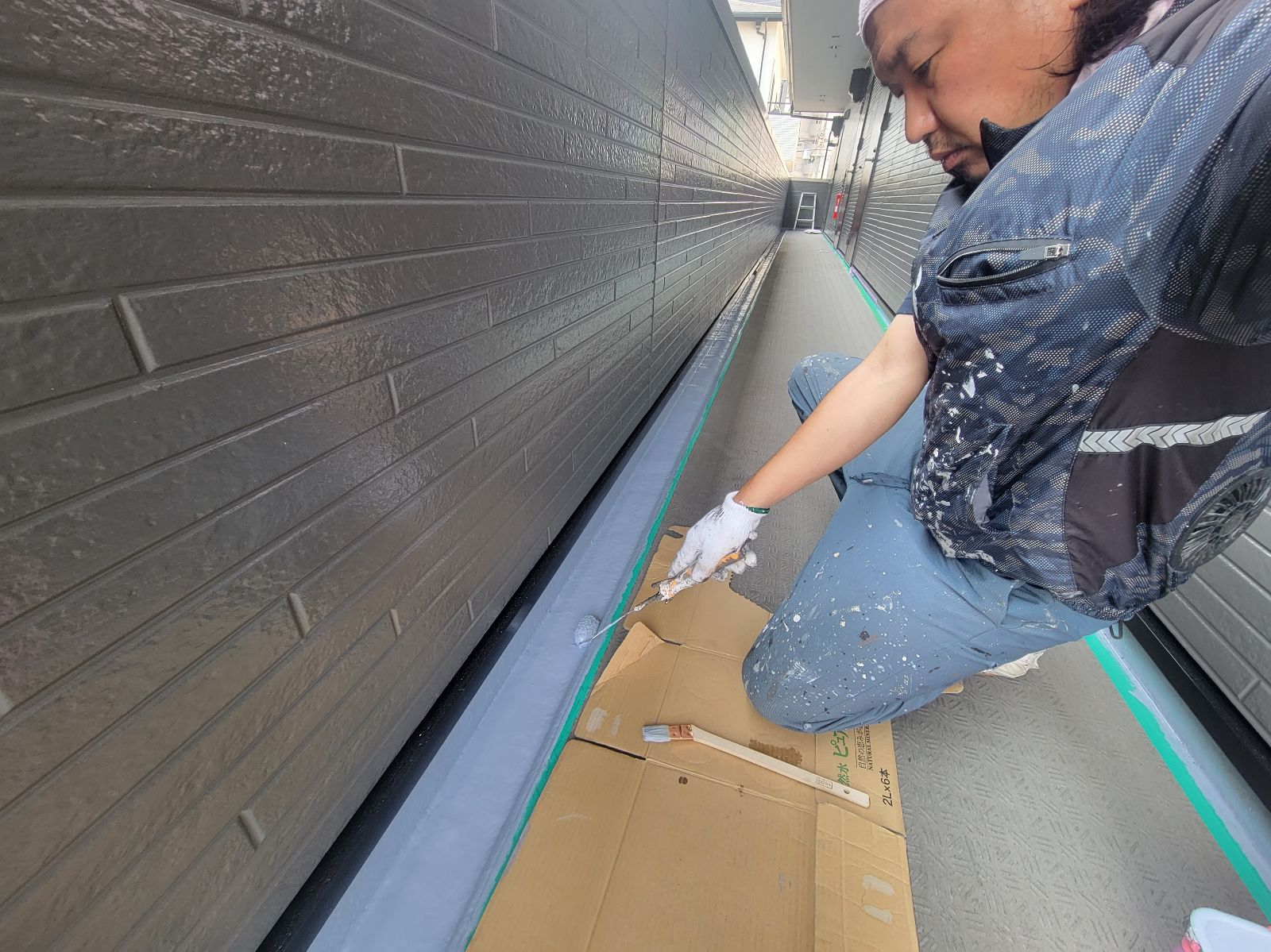 共用通路側溝ウレタン塗膜防水塗装2回目