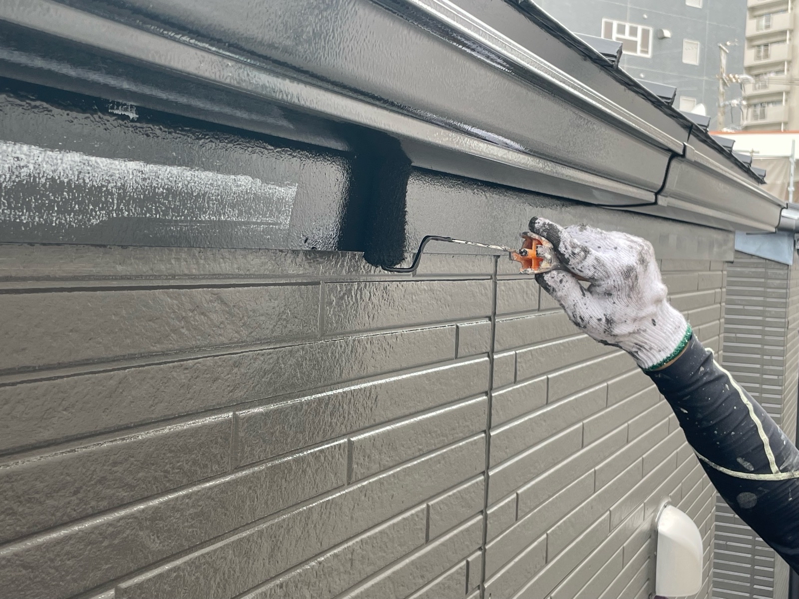 付帯物軒樋・鼻隠し中塗り塗装１