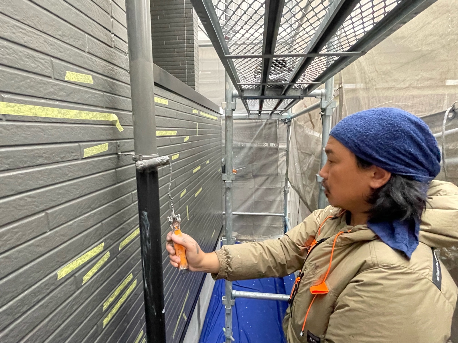 付帯物竪樋中塗り塗装２