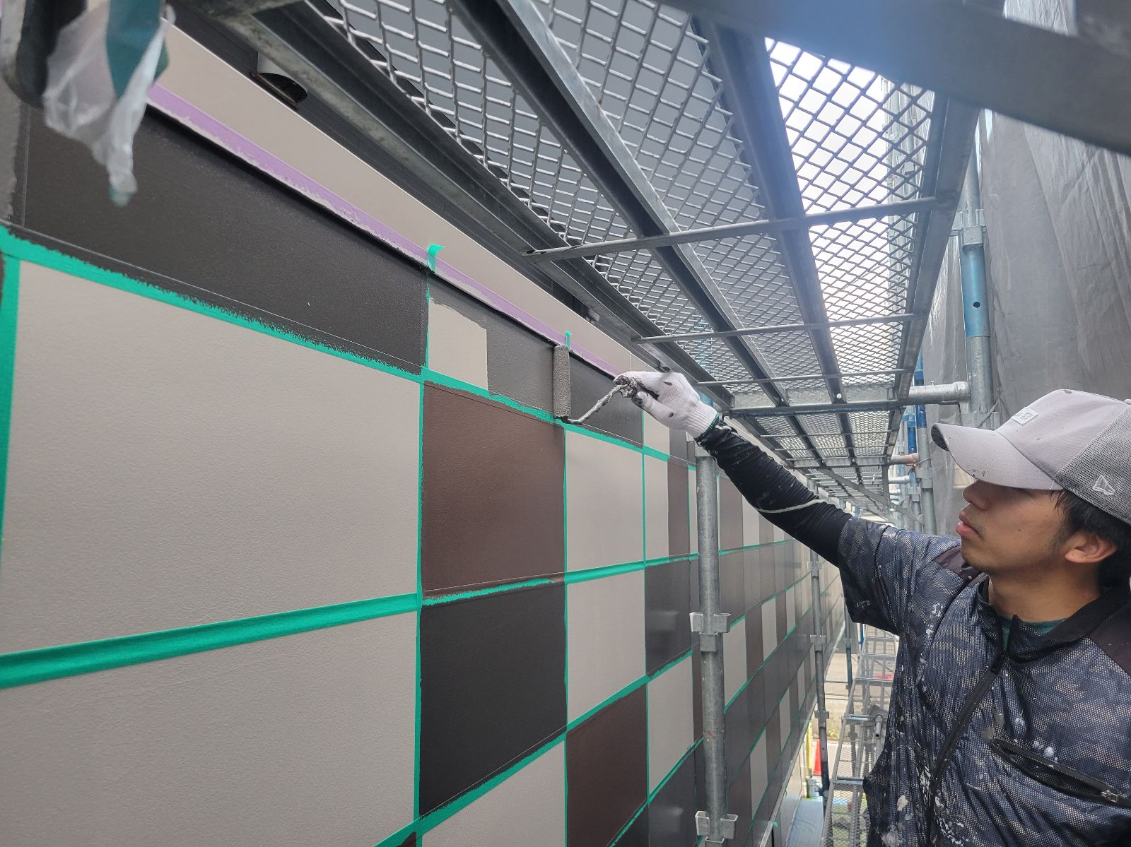 外壁デザインペイント中塗り塗装