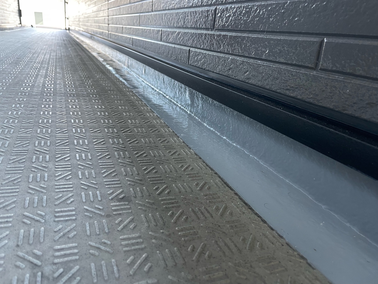 共用通路側溝ウレタン塗膜防水工事完了