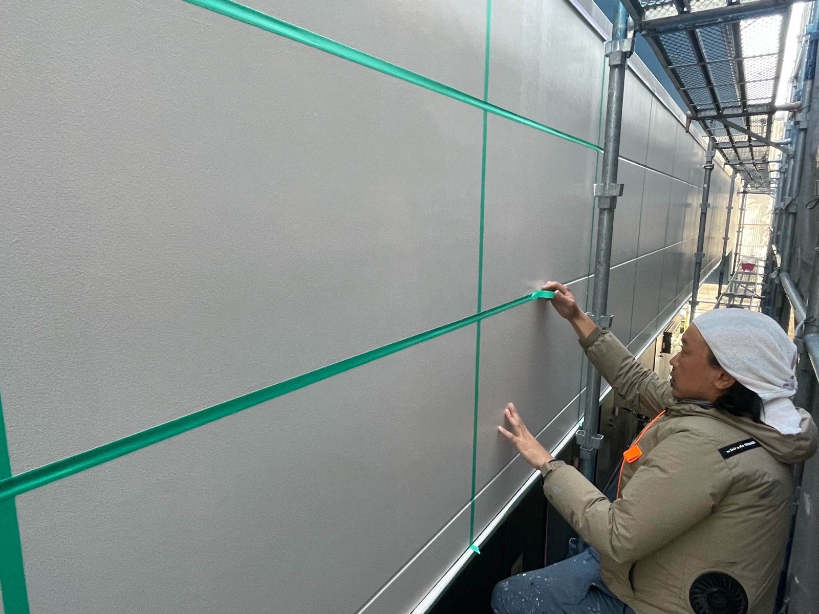 外壁デザインペイントライン出し作業