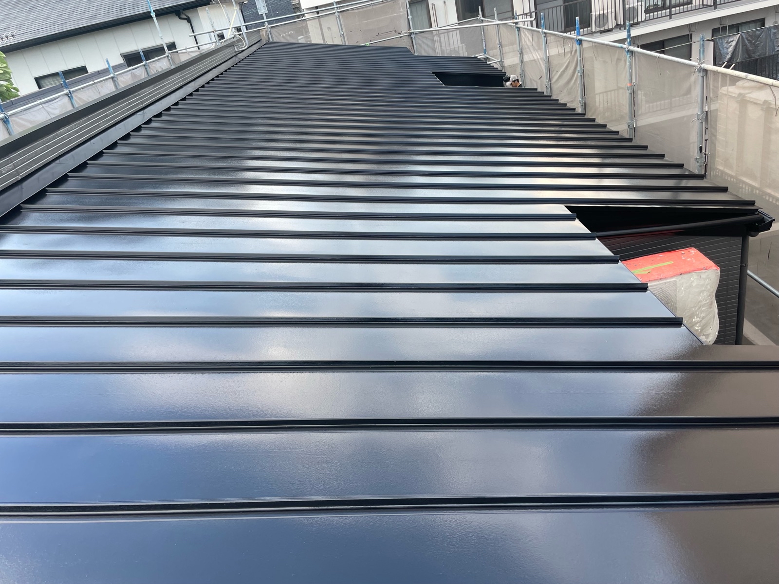 屋根上塗り塗装完了全体