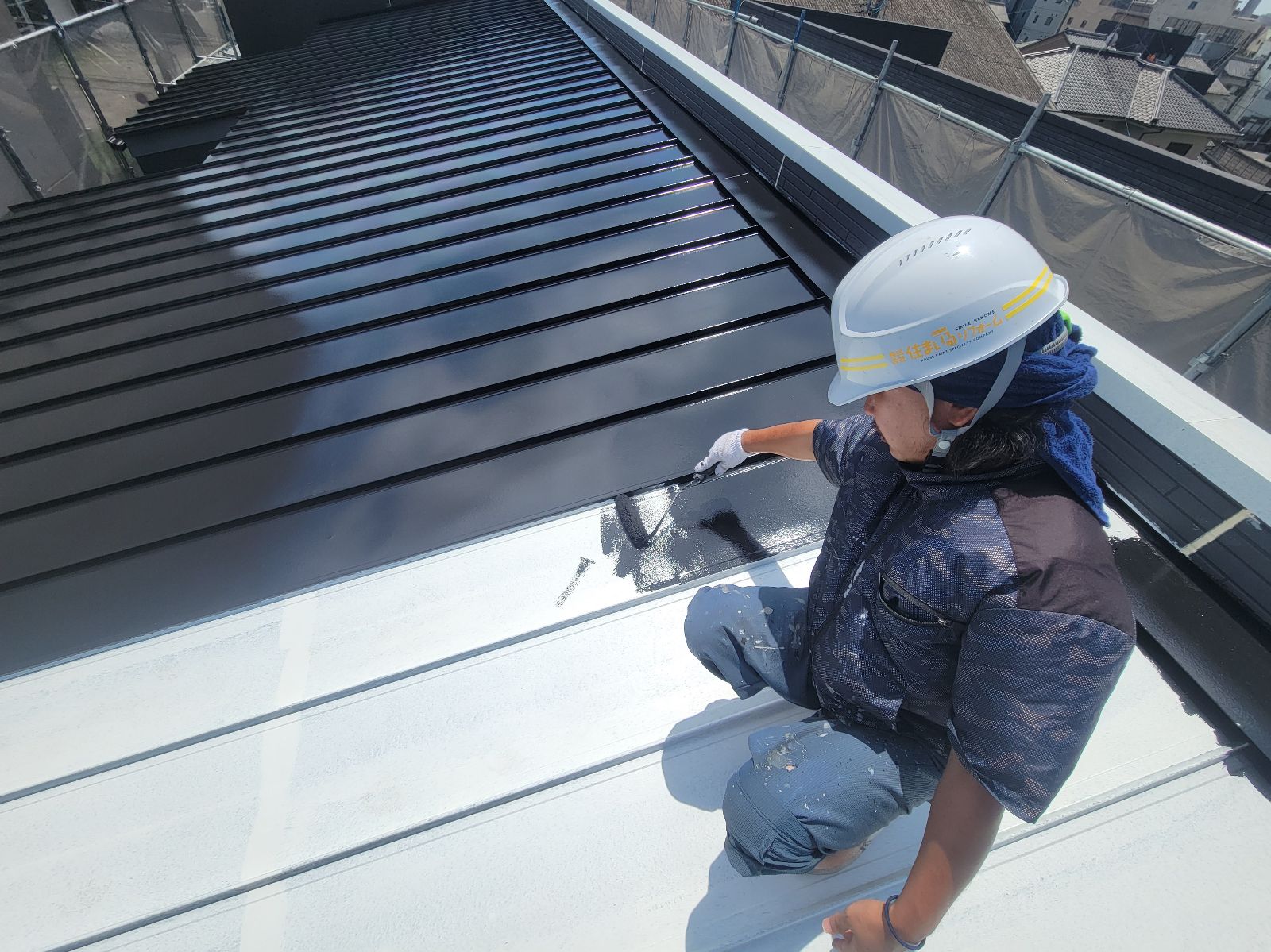 屋根中塗り塗装