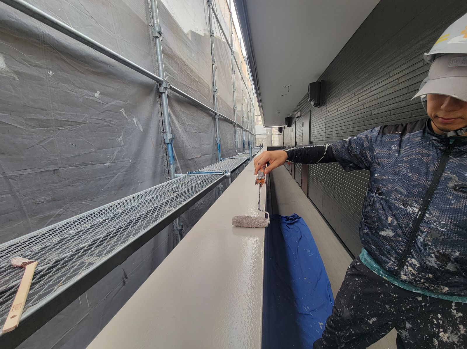 付帯物笠木板金上塗り塗装４