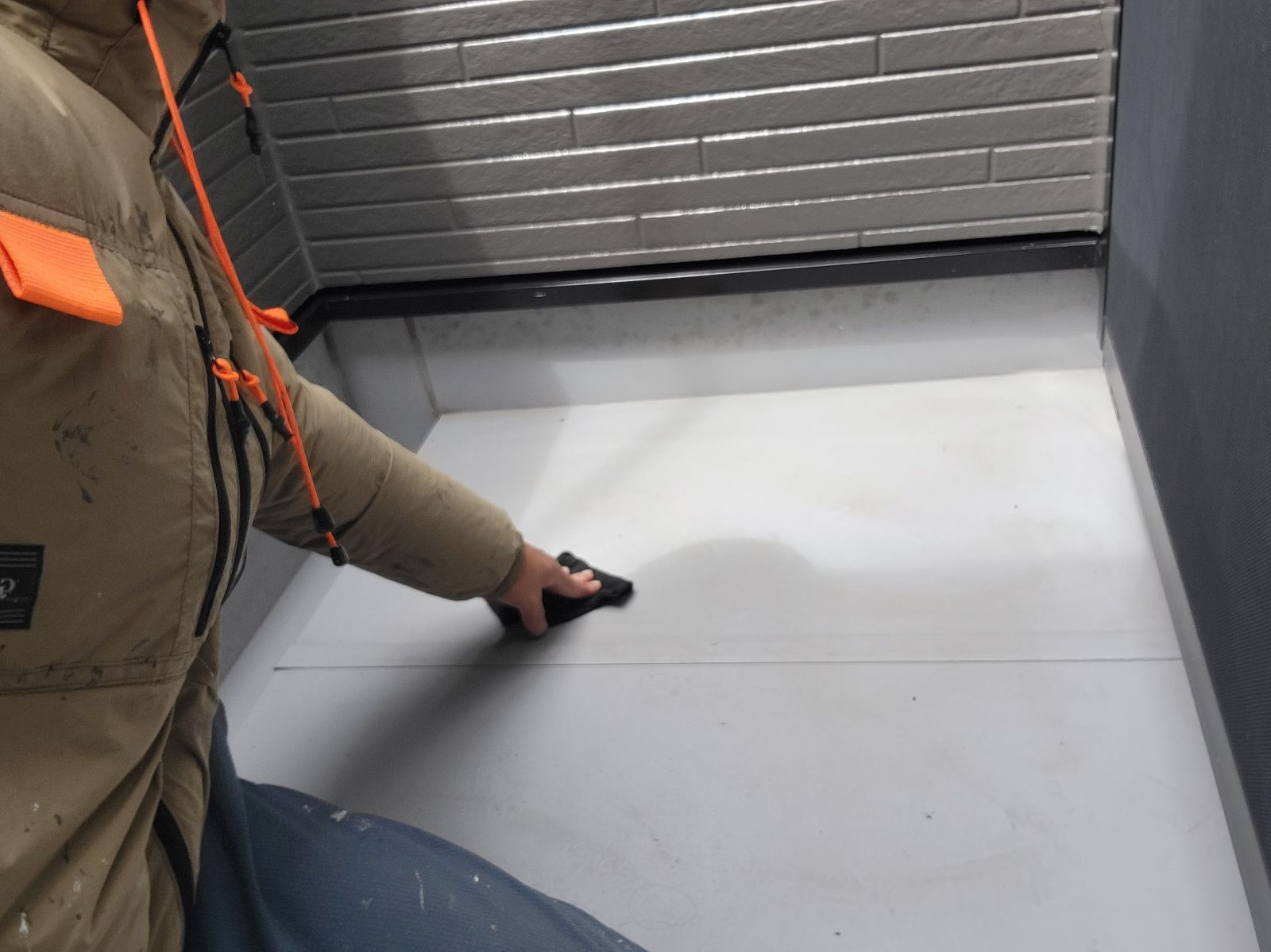 ベランダ床研磨作業