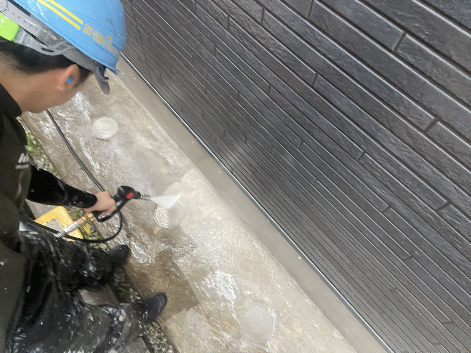 犬走り高圧洗浄作業