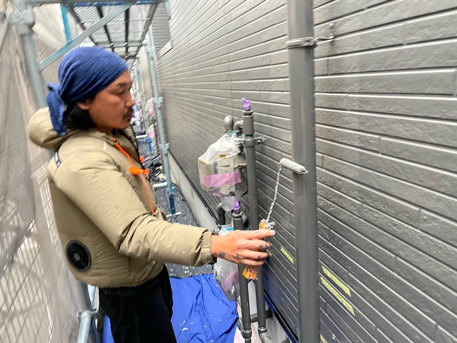 付帯物竪樋上塗り塗装３