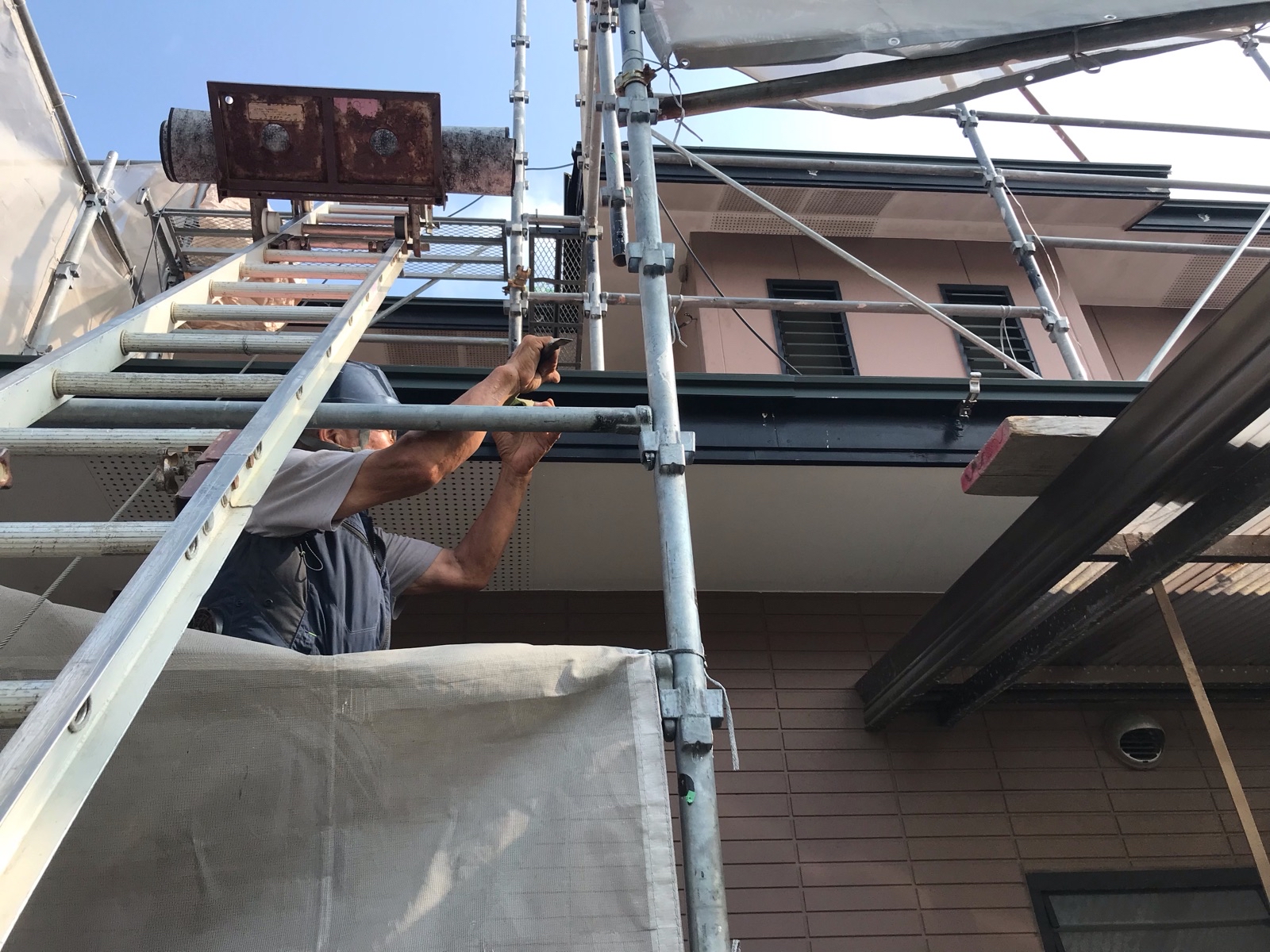 既設雨どい取り外し