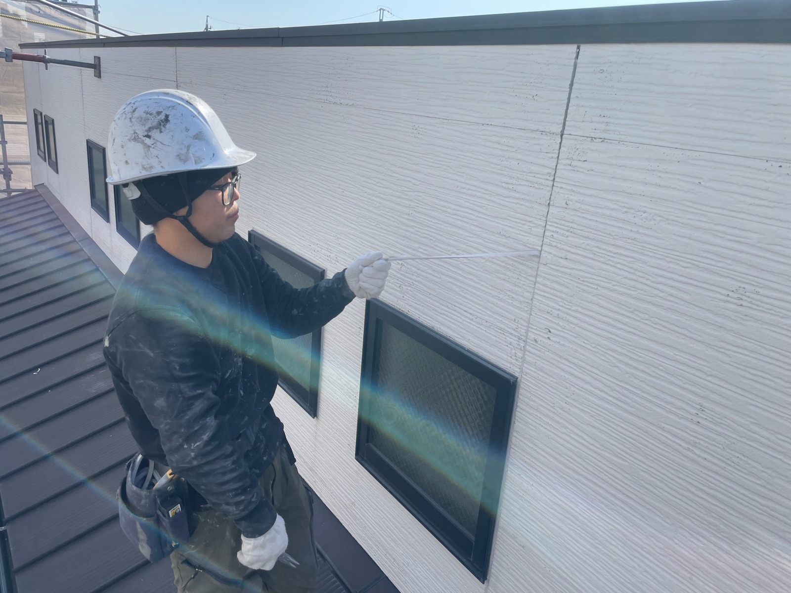 外壁旧コーキング目地撤去作業　